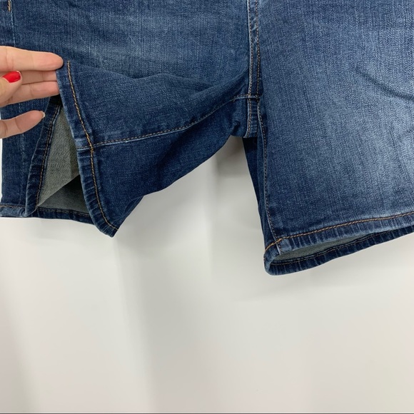 Seven7 High Waisted Denim Weekend Shorts With Longer Inseam Medium Wash Size 12 - Picture 5 of 15